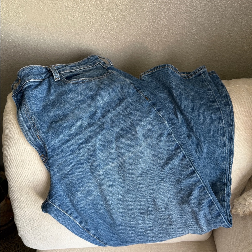 Old Navy Women's Straight Leg Medium Wash Jeans